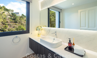 Exquise villa de luxe à vendre dans un style méditerranéen avec un design contemporain dans une position élevée à El Madroñal, Benahavis - Marbella 48138 