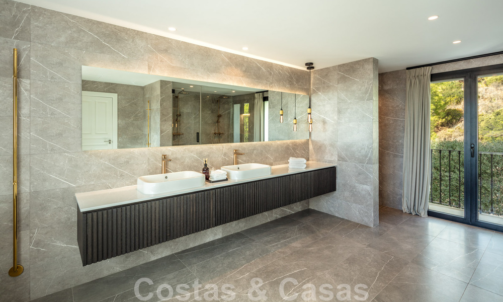 Exquise villa de luxe à vendre dans un style méditerranéen avec un design contemporain dans une position élevée à El Madroñal, Benahavis - Marbella 48156