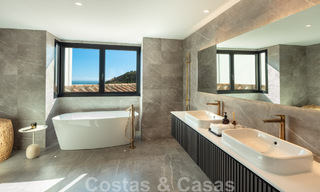 Exquise villa de luxe à vendre dans un style méditerranéen avec un design contemporain dans une position élevée à El Madroñal, Benahavis - Marbella 48157 