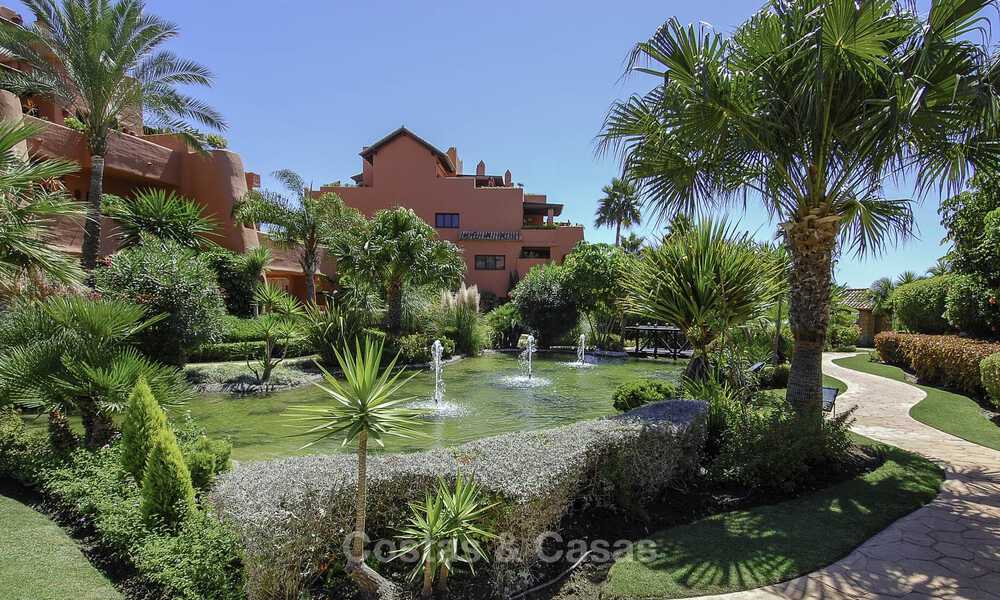 Appartement de luxe rénové à vendre dans un complexe de plage exclusif avec sécurité permanente, sur le nouveau Golden Mile entre Marbella et Estepona 48646