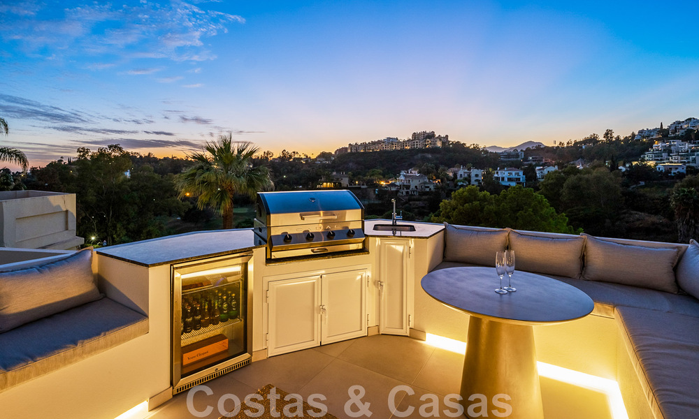 Prête à emménager ! Maison mitoyenne contemporaine rénovée à vendre avec vue sur la mer, à La Quinta à Benahavis - Marbella 49441