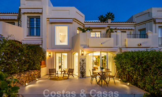 Prête à emménager ! Maison mitoyenne contemporaine rénovée à vendre avec vue sur la mer, à La Quinta à Benahavis - Marbella 49443 