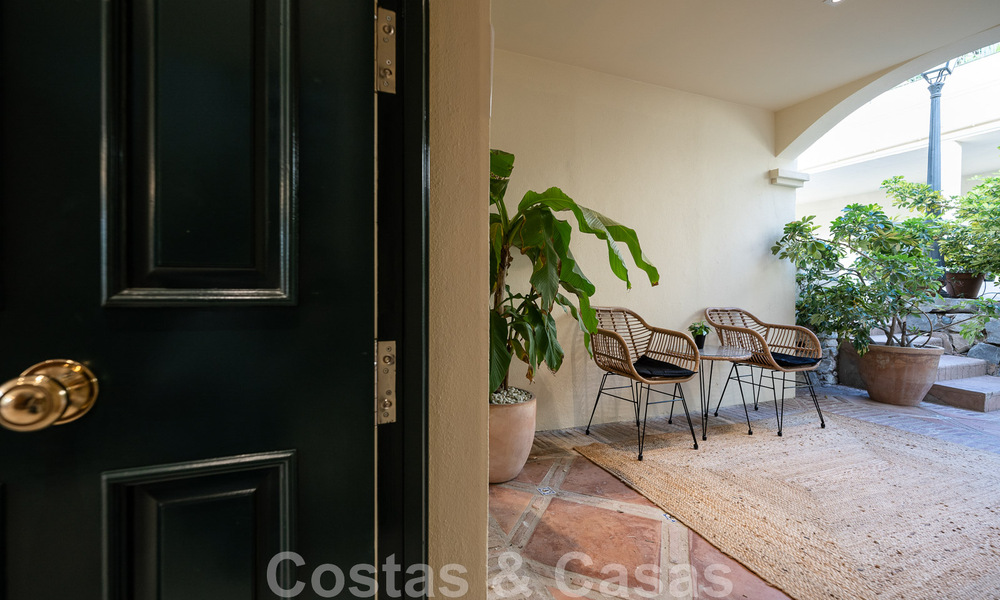 Prête à emménager ! Maison mitoyenne contemporaine rénovée à vendre avec vue sur la mer, à La Quinta à Benahavis - Marbella 49450