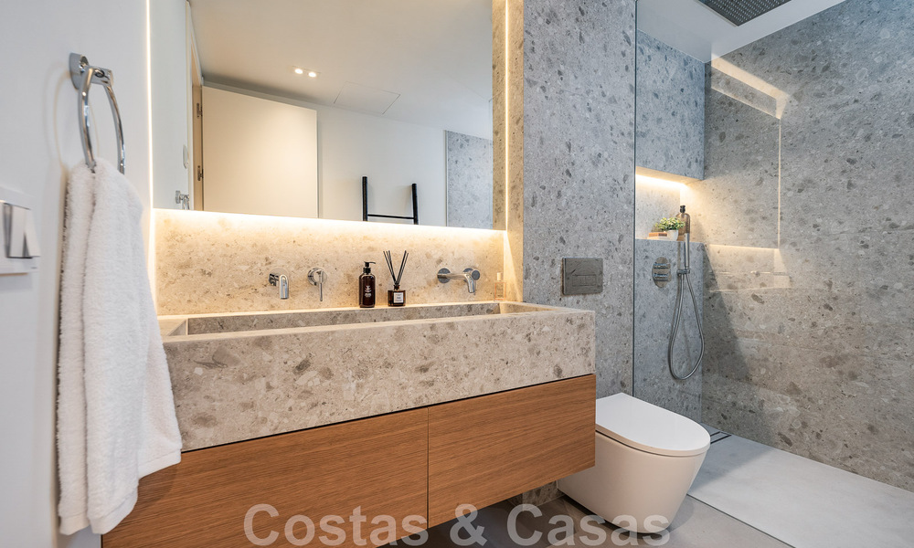 Prête à emménager ! Maison mitoyenne contemporaine rénovée à vendre avec vue sur la mer, à La Quinta à Benahavis - Marbella 49471