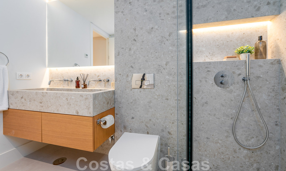 Prête à emménager ! Maison mitoyenne contemporaine rénovée à vendre avec vue sur la mer, à La Quinta à Benahavis - Marbella 49472