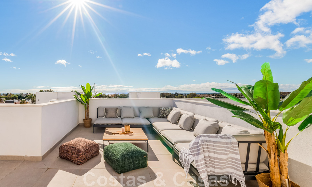 Nouvelle maison contemporaine à vendre à distance de marche de Puerto Banus et de la plage dans un complexe fermé à Nueva Andalucia, Marbella 48661