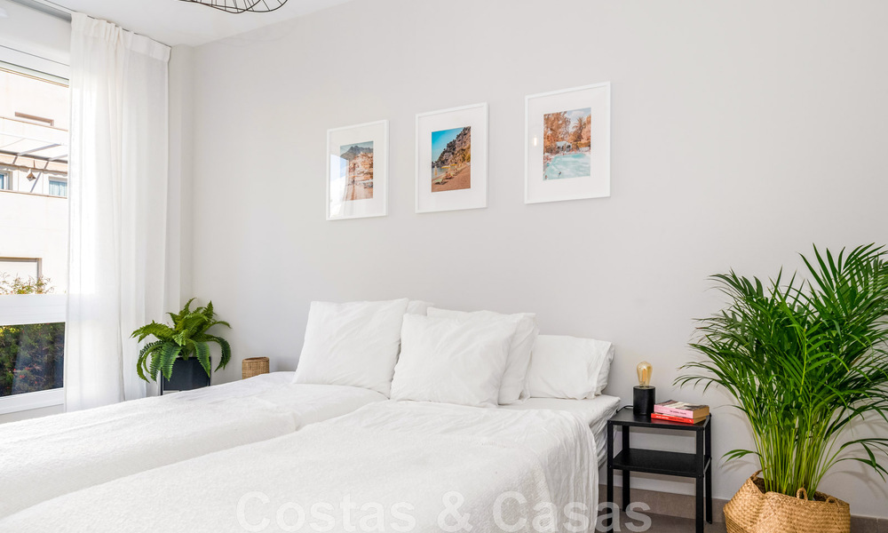 Nouvelle maison contemporaine à vendre à distance de marche de Puerto Banus et de la plage dans un complexe fermé à Nueva Andalucia, Marbella 48663