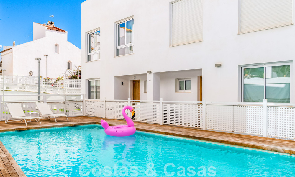 Nouvelle maison contemporaine à vendre à distance de marche de Puerto Banus et de la plage dans un complexe fermé à Nueva Andalucia, Marbella 48682