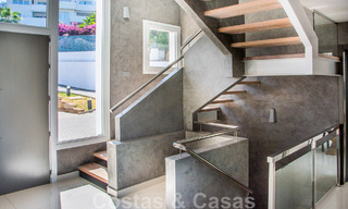 Villa individuelle à vendre, conçue avec une architecture moderne, située en hauteur et offrant une vue panoramique sur la montagne et la mer, dans une urbanisation exclusive de l'est de Marbella 47988 
