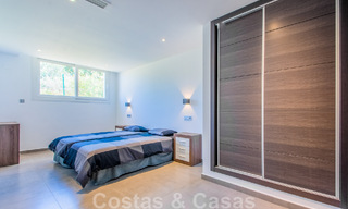 Villa individuelle à vendre, conçue avec une architecture moderne, située en hauteur et offrant une vue panoramique sur la montagne et la mer, dans une urbanisation exclusive de l'est de Marbella 48034 