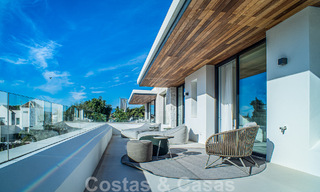 Villa contemporaine de construction récente à vendre avec vue sur la mer, située au centre de Marbella, à quelques pas de la plage, sur la Golden Mile 50070 