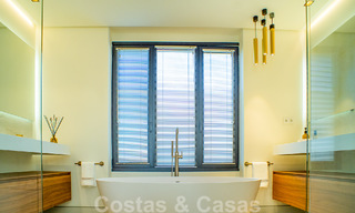 Villa contemporaine de construction récente à vendre avec vue sur la mer, située au centre de Marbella, à quelques pas de la plage, sur la Golden Mile 50072 