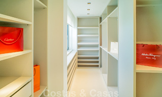 Villa contemporaine de construction récente à vendre avec vue sur la mer, située au centre de Marbella, à quelques pas de la plage, sur la Golden Mile 50081 