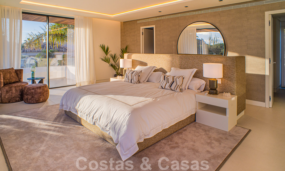 Villa contemporaine de construction récente à vendre avec vue sur la mer, située au centre de Marbella, à quelques pas de la plage, sur la Golden Mile 50082