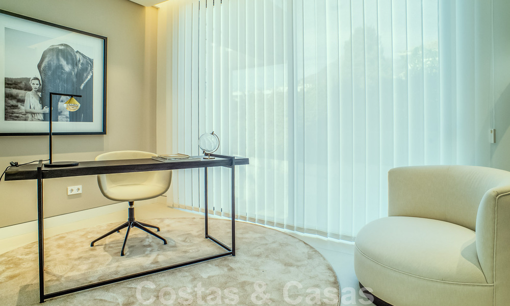 Villa contemporaine de construction récente à vendre avec vue sur la mer, située au centre de Marbella, à quelques pas de la plage, sur la Golden Mile 50084