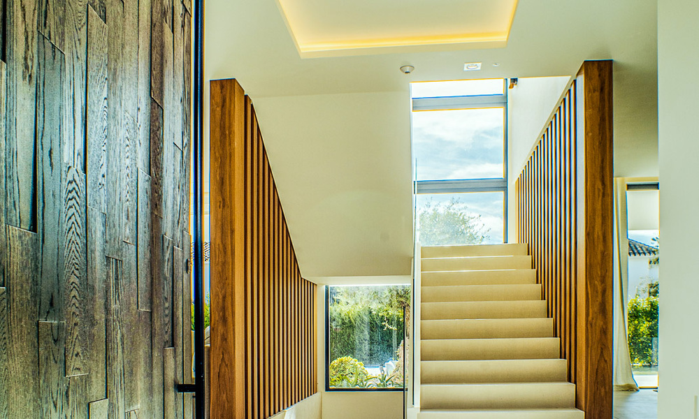 Villa contemporaine de construction récente à vendre avec vue sur la mer, située au centre de Marbella, à quelques pas de la plage, sur la Golden Mile 50085