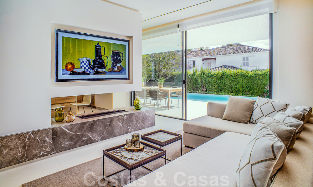 Villa contemporaine de construction récente à vendre avec vue sur la mer, située au centre de Marbella, à quelques pas de la plage, sur la Golden Mile 50087