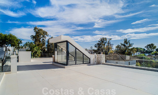 Villa contemporaine de construction récente à vendre avec vue sur la mer, située au centre de Marbella, à quelques pas de la plage, sur la Golden Mile 50091 