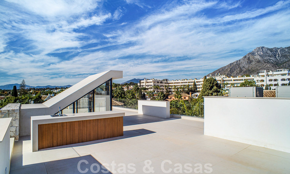Villa contemporaine de construction récente à vendre avec vue sur la mer, située au centre de Marbella, à quelques pas de la plage, sur la Golden Mile 50092