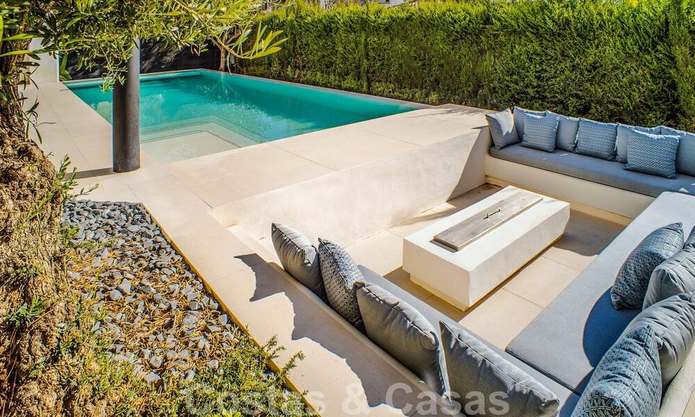 Villa contemporaine de construction récente à vendre avec vue sur la mer, située au centre de Marbella, à quelques pas de la plage, sur la Golden Mile 50093