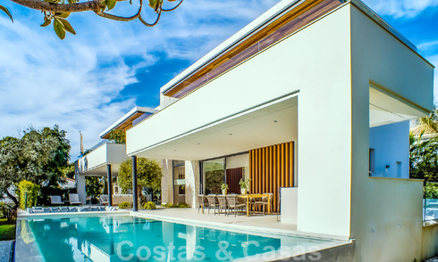 Villa contemporaine de construction récente à vendre avec vue sur la mer, située au centre de Marbella, à quelques pas de la plage, sur la Golden Mile 50094
