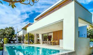 Villa contemporaine de construction récente à vendre avec vue sur la mer, située au centre de Marbella, à quelques pas de la plage, sur la Golden Mile 50094 