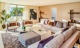 Villa contemporaine de construction récente à vendre avec vue sur la mer, située au centre de Marbella, à quelques pas de la plage, sur la Golden Mile 50097 