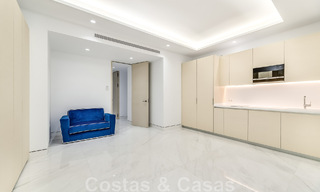 Penthouse moderne et ultra-luxueux à vendre, prêt à emménager, en première ligne de plage, avec vue sur la mer, entre Marbella et Estepona 48202 
