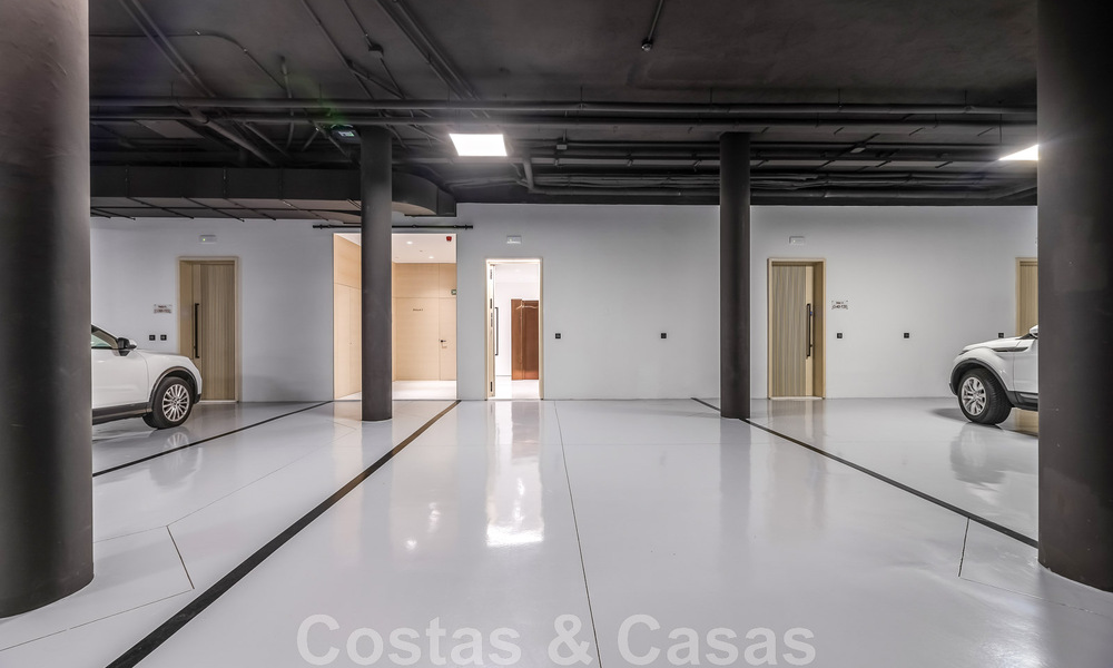 Penthouse moderne et ultra-luxueux à vendre, prêt à emménager, en première ligne de plage, avec vue sur la mer, entre Marbella et Estepona 48203