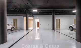 Penthouse moderne et ultra-luxueux à vendre, prêt à emménager, en première ligne de plage, avec vue sur la mer, entre Marbella et Estepona 48203 