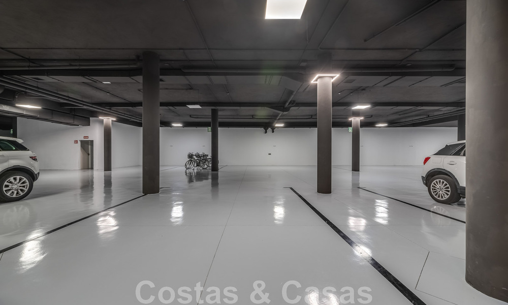 Penthouse moderne et ultra-luxueux à vendre, prêt à emménager, en première ligne de plage, avec vue sur la mer, entre Marbella et Estepona 48204