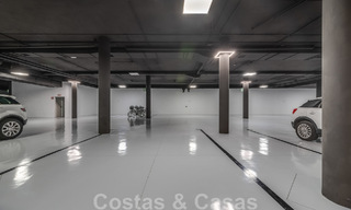 Penthouse moderne et ultra-luxueux à vendre, prêt à emménager, en première ligne de plage, avec vue sur la mer, entre Marbella et Estepona 48204 