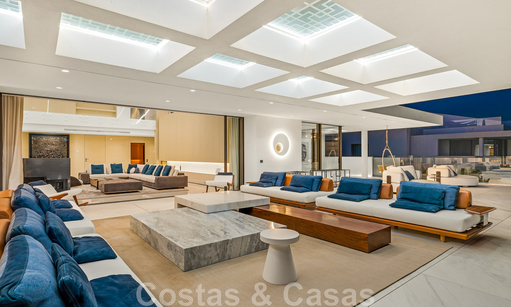 Penthouse moderne et ultra-luxueux à vendre, prêt à emménager, en première ligne de plage, avec vue sur la mer, entre Marbella et Estepona 48206