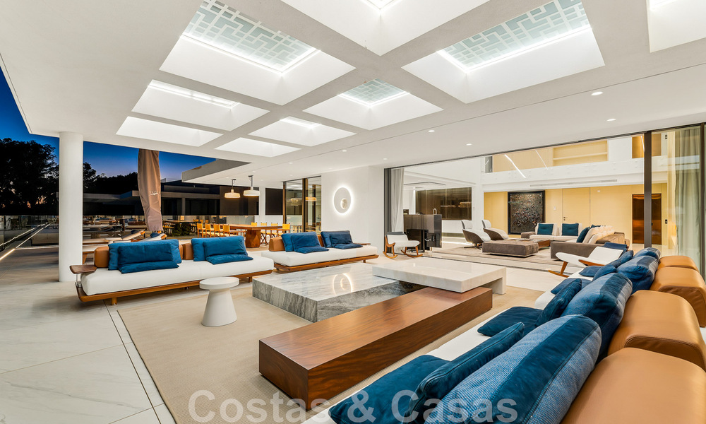 Penthouse moderne et ultra-luxueux à vendre, prêt à emménager, en première ligne de plage, avec vue sur la mer, entre Marbella et Estepona 48208