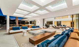 Penthouse moderne et ultra-luxueux à vendre, prêt à emménager, en première ligne de plage, avec vue sur la mer, entre Marbella et Estepona 48208 