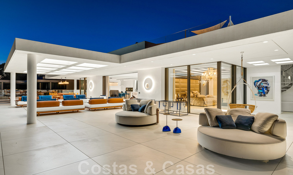 Penthouse moderne et ultra-luxueux à vendre, prêt à emménager, en première ligne de plage, avec vue sur la mer, entre Marbella et Estepona 48209