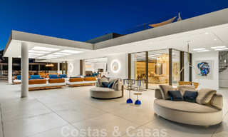 Penthouse moderne et ultra-luxueux à vendre, prêt à emménager, en première ligne de plage, avec vue sur la mer, entre Marbella et Estepona 48209 