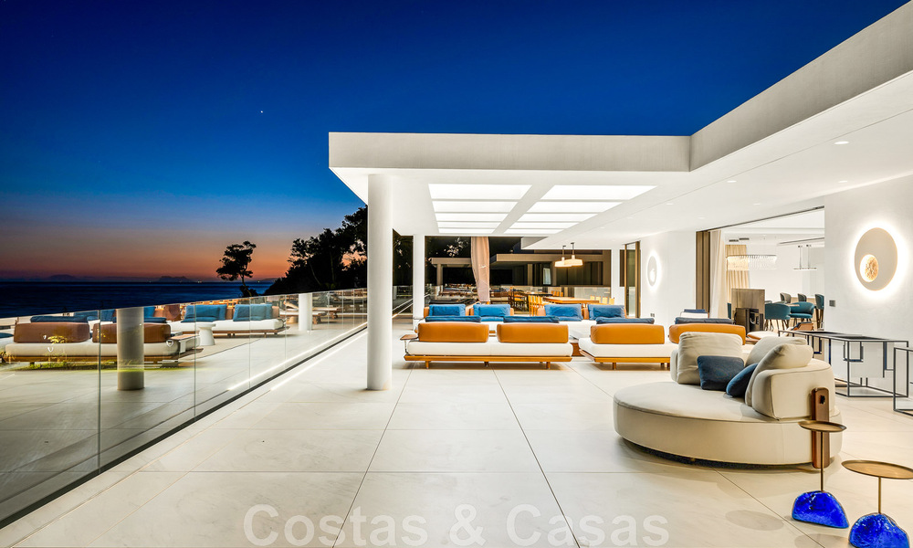 Penthouse moderne et ultra-luxueux à vendre, prêt à emménager, en première ligne de plage, avec vue sur la mer, entre Marbella et Estepona 48211