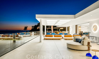 Penthouse moderne et ultra-luxueux à vendre, prêt à emménager, en première ligne de plage, avec vue sur la mer, entre Marbella et Estepona 48211 