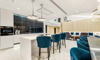 Penthouse moderne et ultra-luxueux à vendre, prêt à emménager, en première ligne de plage, avec vue sur la mer, entre Marbella et Estepona 48215 