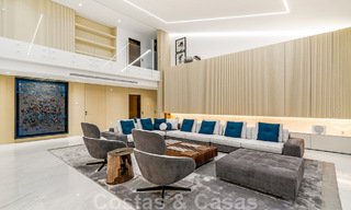 Penthouse moderne et ultra-luxueux à vendre, prêt à emménager, en première ligne de plage, avec vue sur la mer, entre Marbella et Estepona 48216 