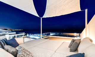 Penthouse moderne et ultra-luxueux à vendre, prêt à emménager, en première ligne de plage, avec vue sur la mer, entre Marbella et Estepona 48218 