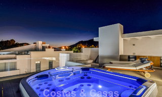 Penthouse moderne et ultra-luxueux à vendre, prêt à emménager, en première ligne de plage, avec vue sur la mer, entre Marbella et Estepona 48219 