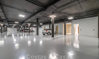 Penthouse moderne et ultra-luxueux à vendre, prêt à emménager, en première ligne de plage, avec vue sur la mer, entre Marbella et Estepona 48220 