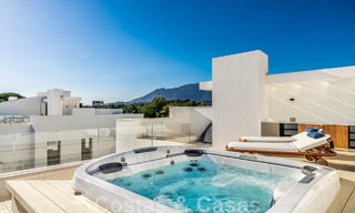 Penthouse moderne et ultra-luxueux à vendre, prêt à emménager, en première ligne de plage, avec vue sur la mer, entre Marbella et Estepona 48221 