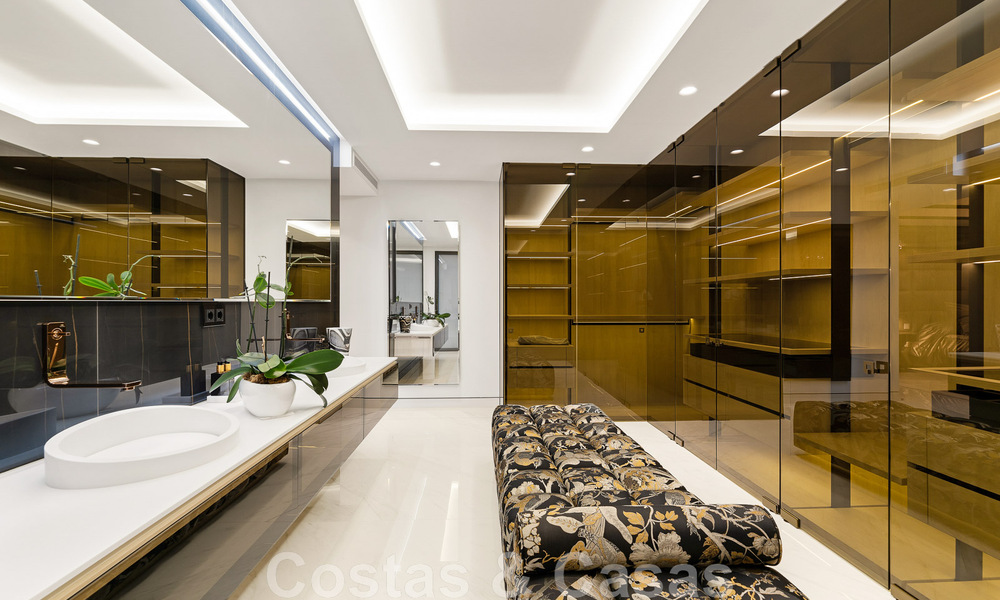 Penthouse moderne et ultra-luxueux à vendre, prêt à emménager, en première ligne de plage, avec vue sur la mer, entre Marbella et Estepona 48224