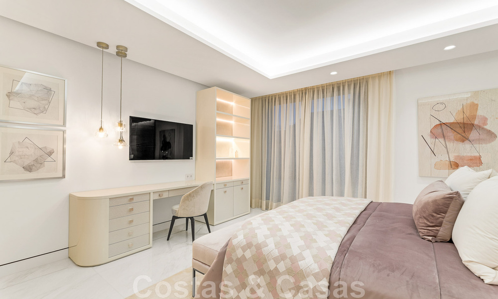 Penthouse moderne et ultra-luxueux à vendre, prêt à emménager, en première ligne de plage, avec vue sur la mer, entre Marbella et Estepona 48226