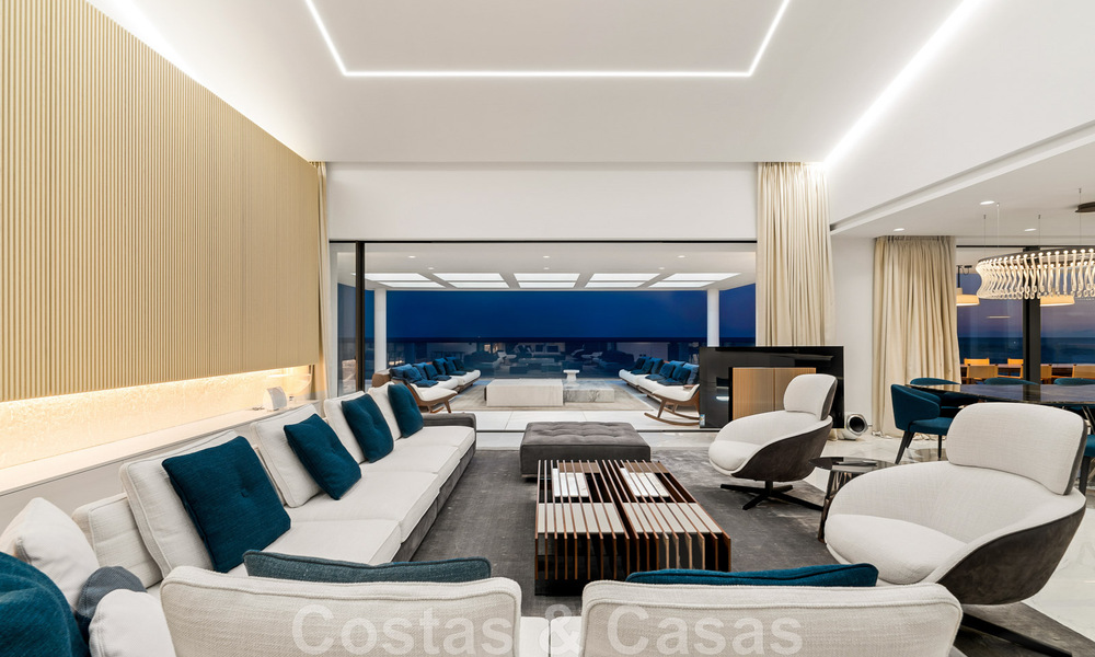 Penthouse moderne et ultra-luxueux à vendre, prêt à emménager, en première ligne de plage, avec vue sur la mer, entre Marbella et Estepona 48231