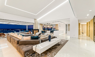 Penthouse moderne et ultra-luxueux à vendre, prêt à emménager, en première ligne de plage, avec vue sur la mer, entre Marbella et Estepona 48232 