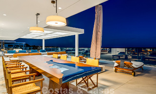 Penthouse moderne et ultra-luxueux à vendre, prêt à emménager, en première ligne de plage, avec vue sur la mer, entre Marbella et Estepona 48238 